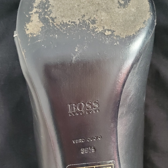 Hugo Boss black pumps in 9 1/2 - Picture 4 of 4